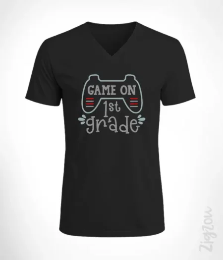 Game On 1st Grade - Koszulka z dekoltem z dowolnym nadrukiem online